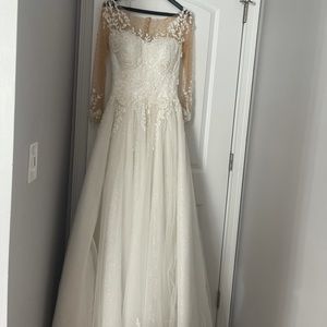 My wedding dress it’s very sparkly and you make it as tight or loose as you want